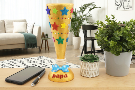 coupe trophée cadeau fête des pères enfants DIY fait maison - Activités manuelles fête des pères - 10doigts.fr