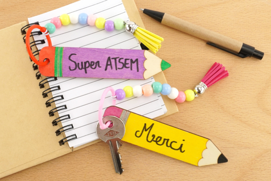 crayon cadeau maitresse nounou ATSEM - Activités manuelles cadeaux maitresses, maitres, ATSEM, AESH, nounous... - 10doigts.fr