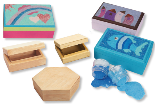 Décorer une boîte en bois avec une carte sable - Activités manuelles arc-en-ciel - 10doigts.fr