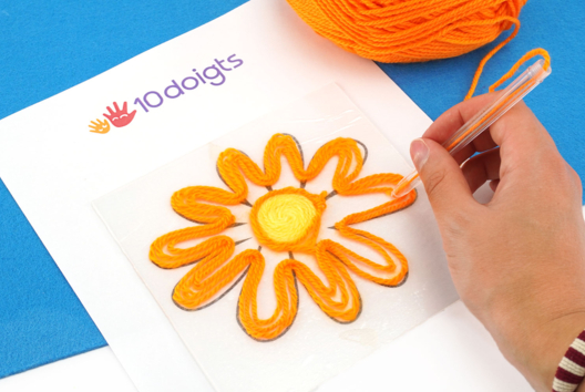 dessiner avec de la laine et un stylo - Activités manuelles Printemps - 10doigts.fr
