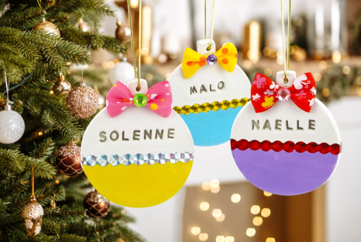 DIY boule de noël prénom enfants - Activités manuelles Noël - 10doigts.fr - 2