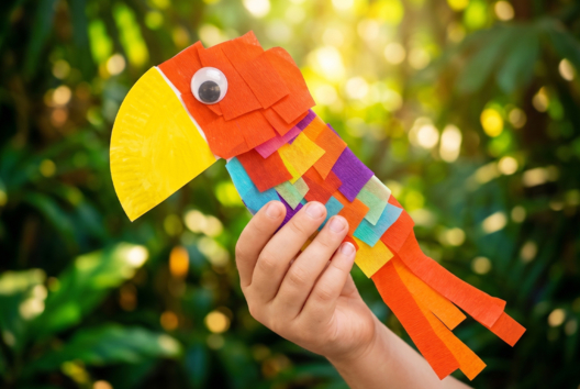 DIY perroquet activité enfants facile - Activités manuelles animaux : nos idées créatives pour les enfants - 10doigts.fr