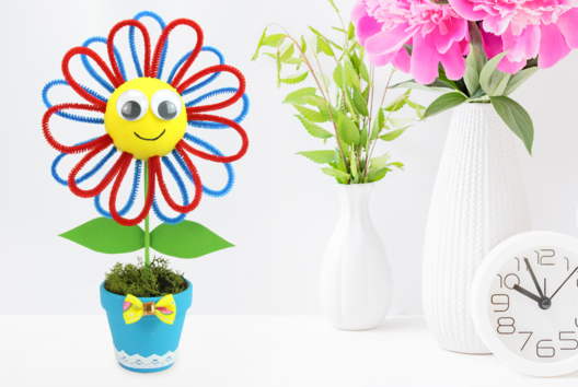 fleur chenilles cadeau fête des mères DIY - Activités manuelles fête des mères - 10doigts.fr