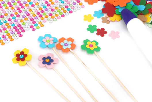 fleurs en papier pot magnet - Activités manuelles fête des mères - 10doigts.fr - 2