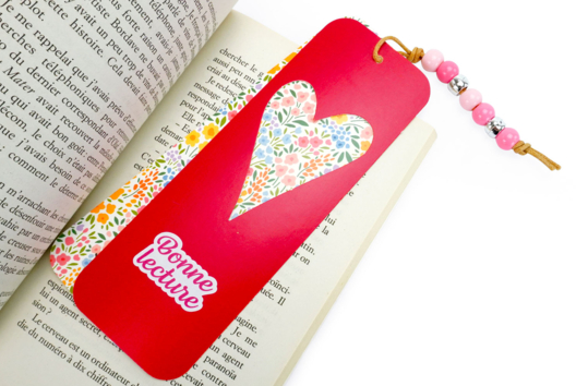 marque-page coeurs et fleurs - Activités manuelles cadeaux maitresses, maitres, ATSEM, AESH, nounous... - 10doigts.fr