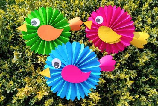oiseaux papier rosace bricolage facile enfants printemps - Activités manuelles collage, pliage - 10doigts.fr