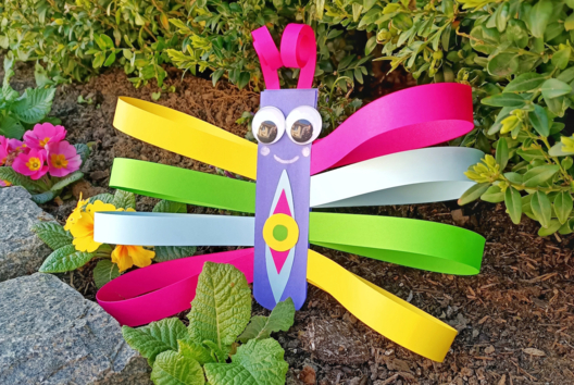 Papillon bandes de papier activité enfants facile printemps - Activités manuelles collage, pliage - 10doigts.fr