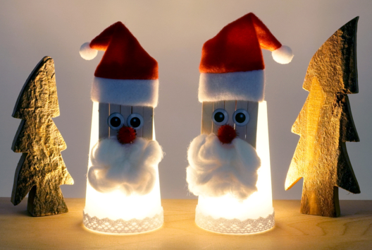 Père Noël lumineux DIY enfants activité facile - Activités manuelles Noël - 10doigts.fr