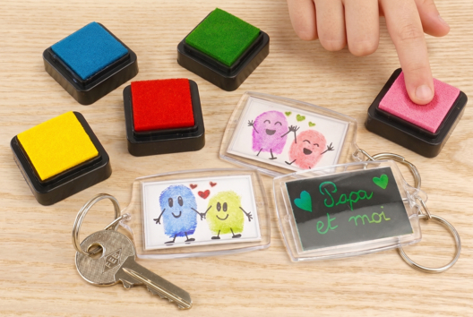 porte clés empreinte cadeau fête des pères - Activités manuelles fête des pères - 10doigts.fr