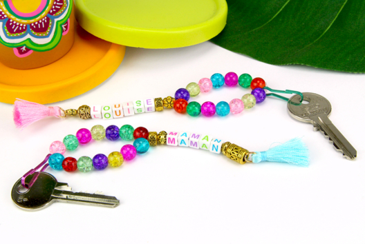 porte clés prénom perles - Activités manuelles fête des mères - 10doigts.fr