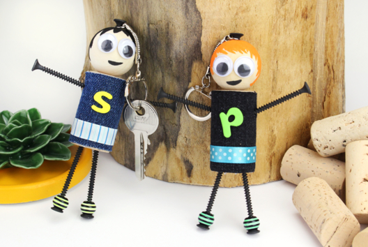 porte lé bonhomme cadeau fête des pères bouchon liège - Activités manuelles fête des pères - 10doigts.fr