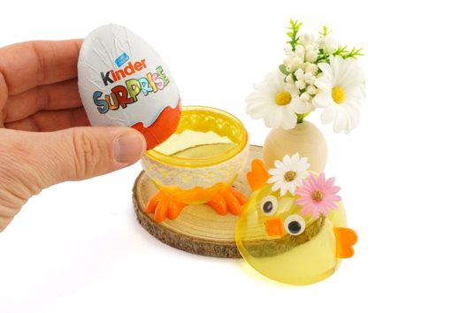 poussin kinder surprise DIY pâques - Activités manuelles DIY Pâques - 10doigts.fr - 2