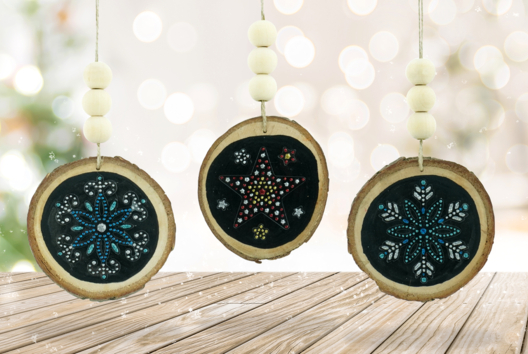 Rondin Bois Suspension Noel Sapin - Activités manuelles bricolages de Noël - 10doigts.fr