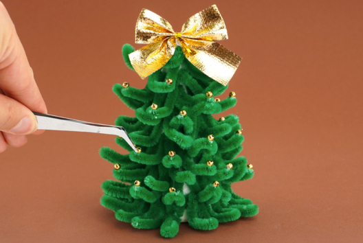 Sapin fil chenille tuto - Activités manuelles Noël - 10doigts.fr - 2
