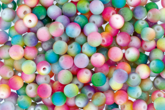 Shamballas... avec des perles en verre arc en ciel - Activités manuelles créations de bijoux - 10doigts.fr - 2