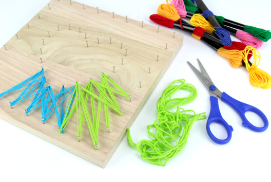 string art tissage coeur - Activités manuelles fête des mères - 10doigts.fr - 2