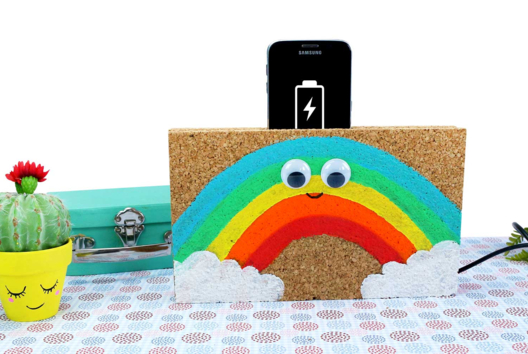 support chargeur arc-en-ciel - Activités manuelles arc-en-ciel - 10doigts.fr