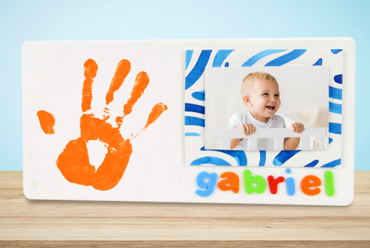 tableau empreinte de main bébé photo - Activités manuelles fête des mères - 10doigts.fr