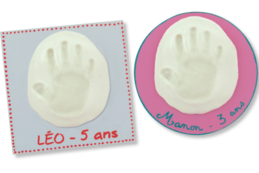 Tableau empreinte souvenir d'une main ou d'un pied d'enfant - Activités manuelles moins de 3 ans - 10doigts.fr
