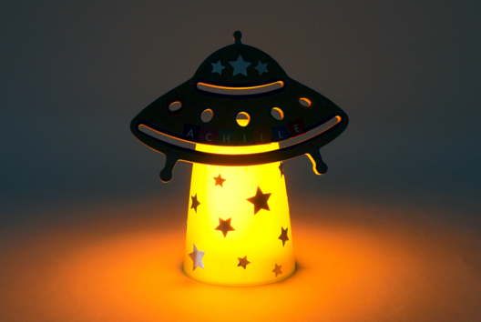 veilleuse soucoupe volante étoiles - Activités manuelles lumières - 10doigts.fr