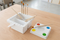 support pour pinceaux école - Palettes et rangements - 10doigts.fr