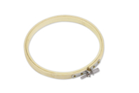 Cercle à broder en bois Ø 13 cm - Outils de mercerie - 10doigts.fr