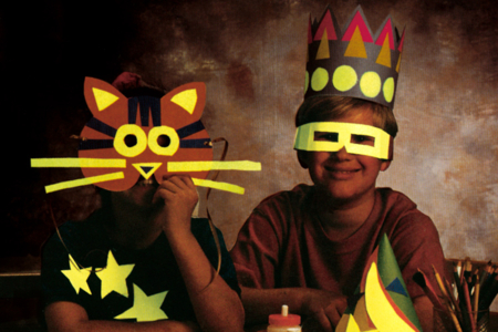 Papier phosphorescent auto-adhésif  - Papier effet et matière – 10doigts.fr