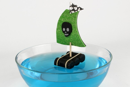 Petits bateaux bouchons en liège - Activités manuelles bricolages – 10doigts.fr