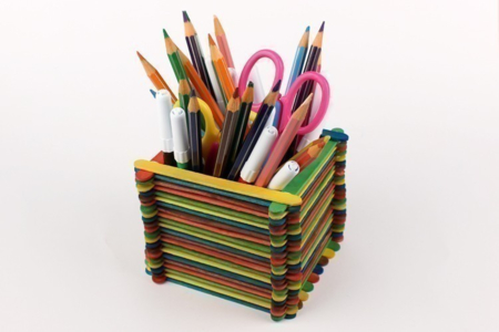 Pot à crayons en bâtonnets - Activités manuelles bricolages – 10doigts.fr