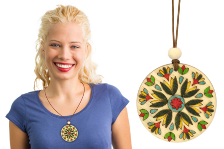 Pendentifs Mandala en bois naturel gravé - Colliers et chaines – 10doigts.fr