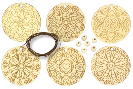 Pendentifs Mandala en bois naturel gravé - Colliers et chaines – 10doigts.fr