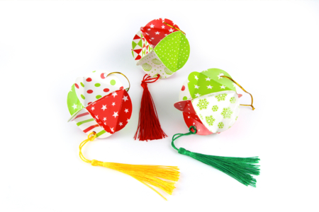 boules de Noël en papier sapin - Activités manuelles Noël – 10doigts.fr