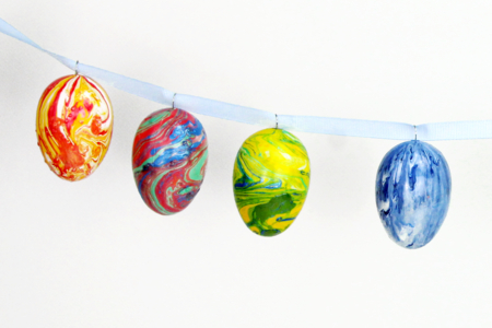 guirlande oeufs pâques - Activités manuelles DIY Pâques – 10doigts.fr