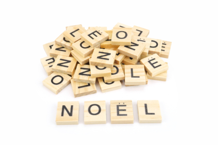 Lettres de scrabble mot "NOEL" - 24 lettres - Objets en bois Noël – 10doigts.fr