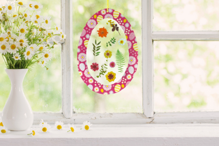 oeuf de pâques fleurs séchées - Activités manuelles DIY Pâques – 10doigts.fr