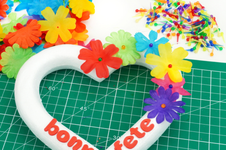 piquage couronne coeur - Activités manuelles fête des mères – 10doigts.fr