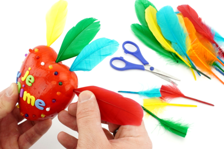 piquage plume coeur maman - Activités manuelles fête des mères – 10doigts.fr