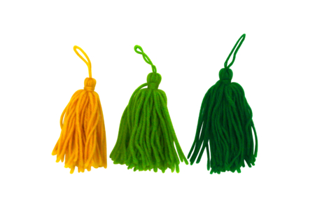 Set de 3 pompons long en laine camaïeu vert et jaune - Pompons – 10doigts.fr