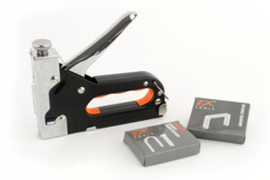 agrafeur pistolet  - Accrocher au mur - 10doigts.fr