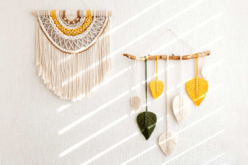 macramé avec baton de montage - Suspensions et déco murale - 10doigts.fr - 2