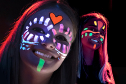 maquillage fluorescent lumière - Maquillage pour enfants - 10doigts.fr
