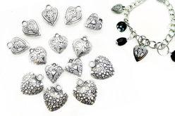 Perles char'ms cœurs argenté - 14 pièces - Perles Métallisées, Irisées – 10doigts.fr