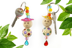 Porte-clés petit bonhomme mignon - Breloques, pampilles - 10doigts.fr - 2