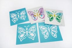 Set de 6 pochoirs en plastique papillons assortis 15 x 15 cm - Pochoir animaux - 10doigts.fr