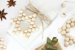 suspensions noël étoile en perles - Suspensions et déco murale - 10doigts.fr - 2