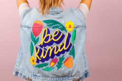 veste en jean peinture textile - Peinture textile - 10doigts.fr