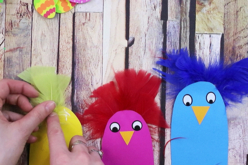 Poussins de Pâques dans leur nid