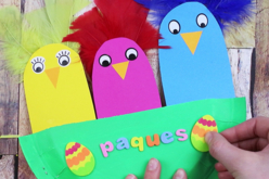 Poussins de Pâques dans leur nid