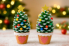 Sapin de Noël avec une pomme de pin - Déco en bois peints – 10doigts.fr