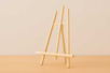 Chevalet de table en bois - 38 x 21 cm - Chevalets pour enfants et supports d’exposition – 10doigts.fr